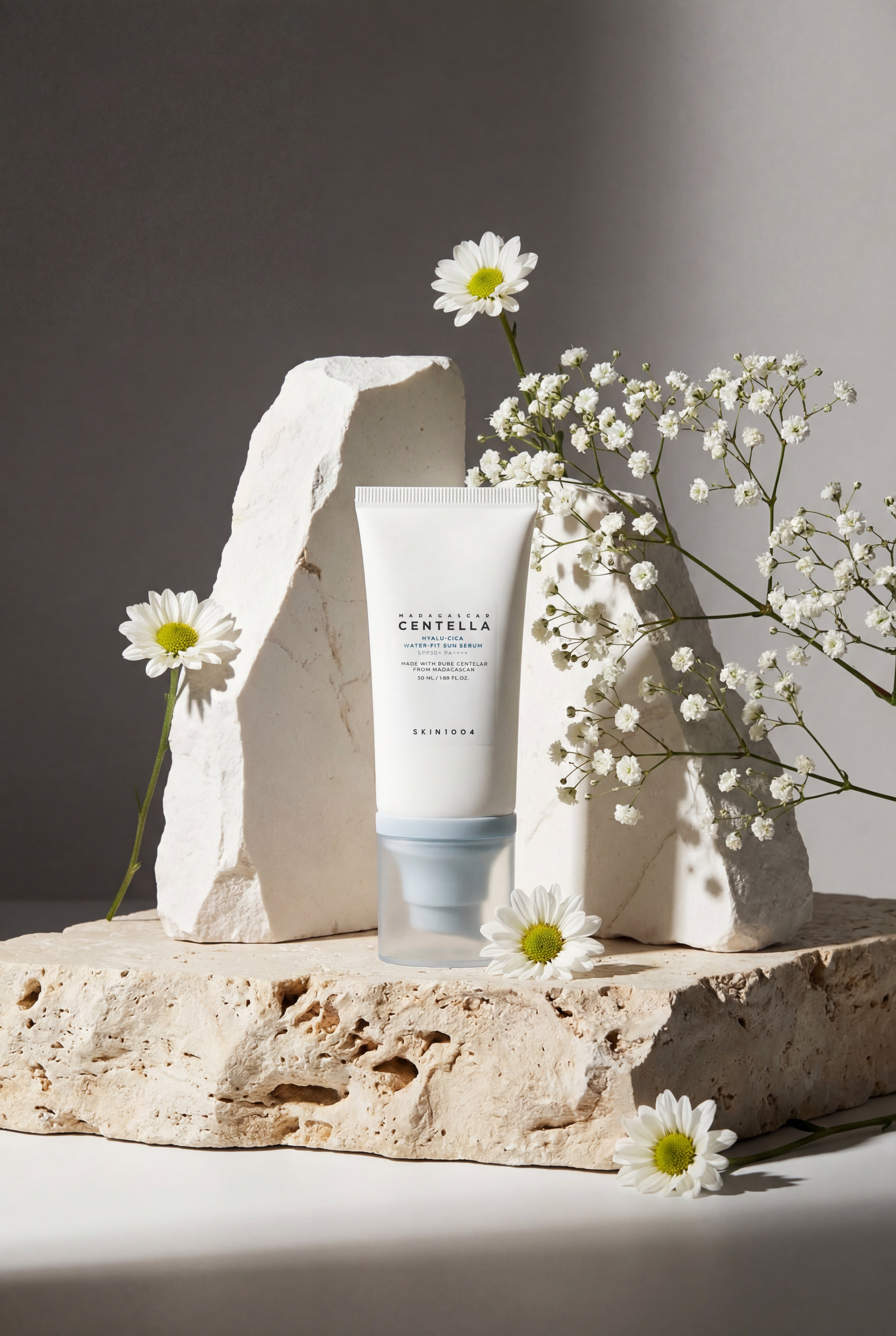 SKIN1004: سيروم هيالو-سيكا المائي الواقي من الشمس SPF50+ PA++++